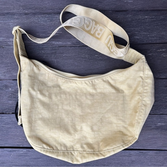 Baggu Medium Crescent - Butter - EUC - Picture 2 of 3